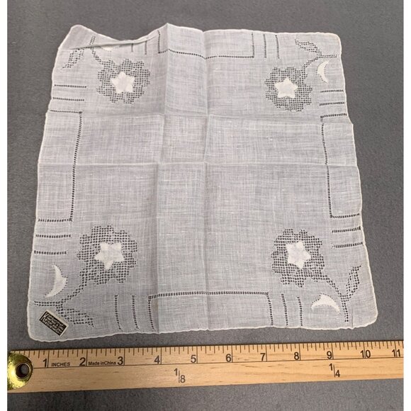 Vintage Floral Handkerchiefs Lot of 8 - Delicate Prints & Lace Edges - Picture 9 of 10